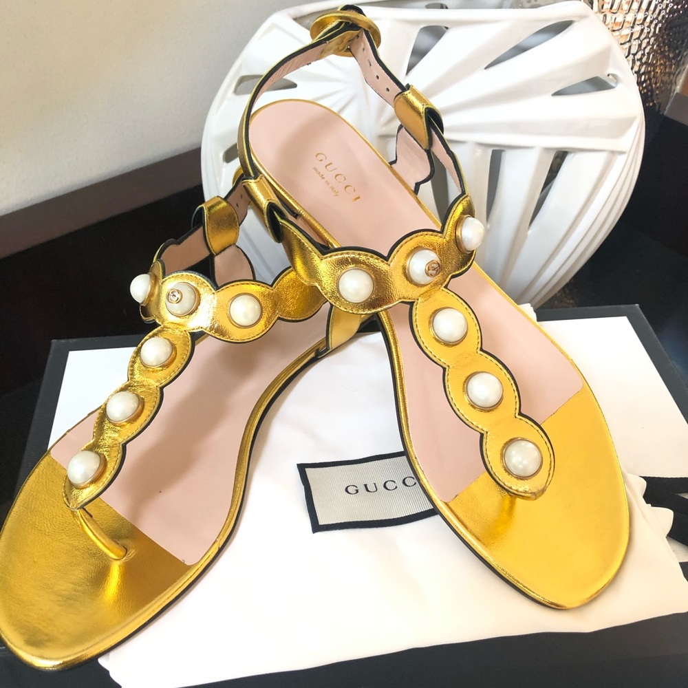 New GUCCI Auth Scalloped GG Pearl Gold Sandals